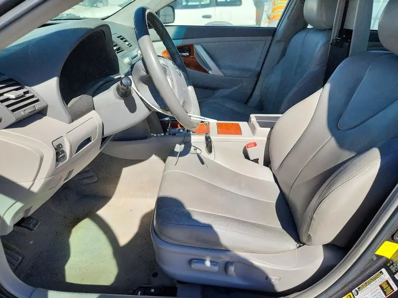 2011 TOYOTA CAMRY XLE V6  