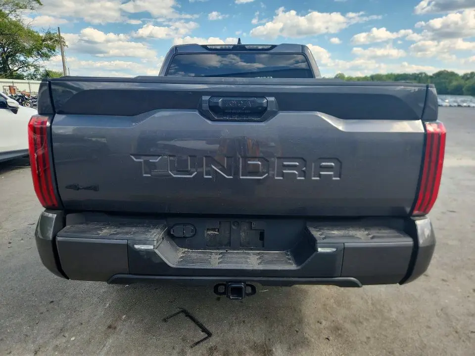 2023 TOYOTA TUNDRA SR5  