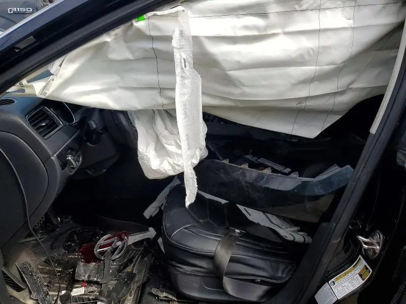 2017 VOLKSWAGEN JETTA SE  