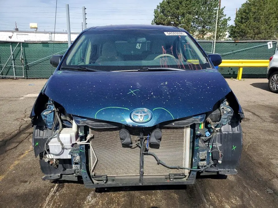 2012 TOYOTA SIENNA LE  