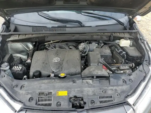 2017 TOYOTA HIGHLANDER SE