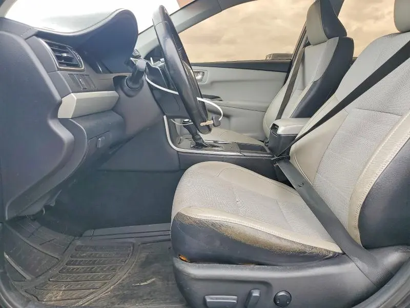 2016 TOYOTA CAMRY SE  