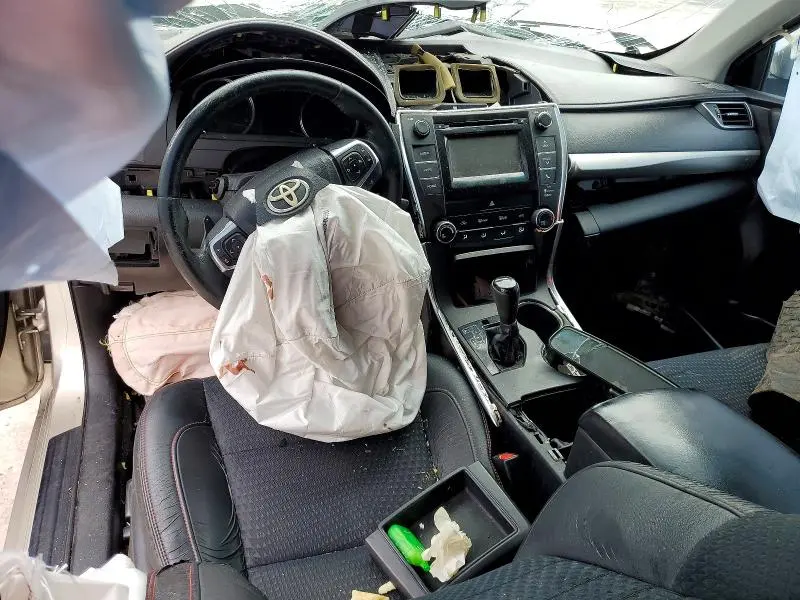 2015 TOYOTA CAMRY SE  