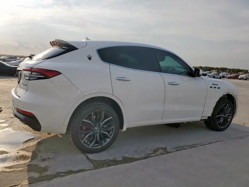 2022 MASERATI LEVANTE MODENA  