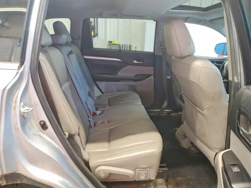 2017 TOYOTA HIGHLANDER XLE  