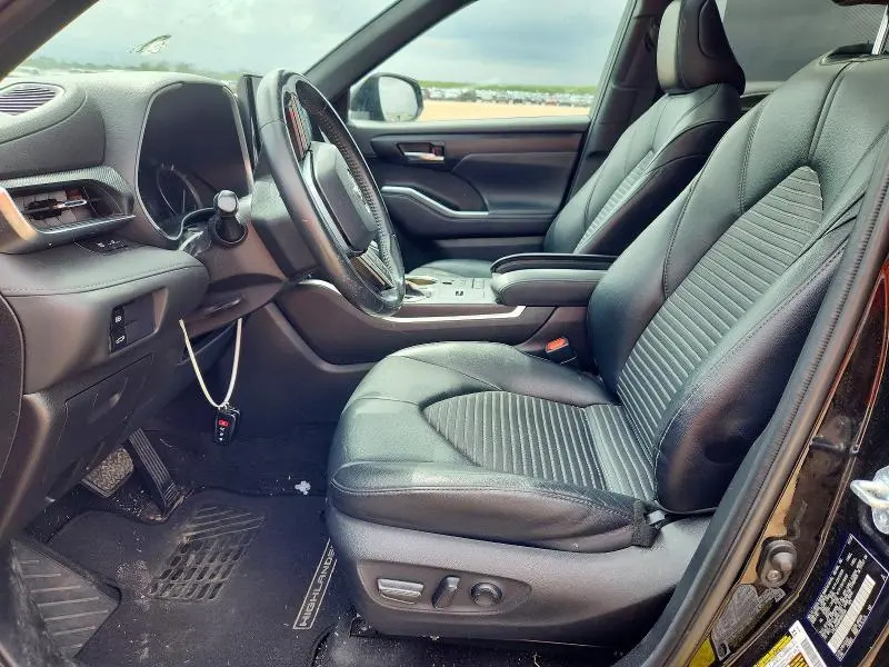 2021 TOYOTA HIGHLANDER XSE  