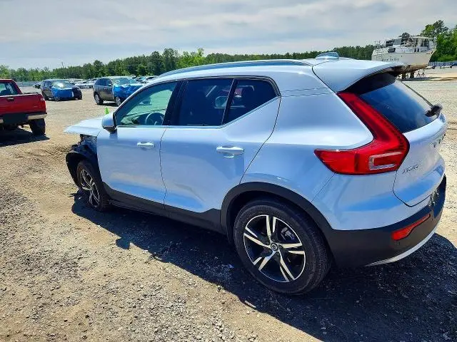 2025 VOLVO XC40 CORE  