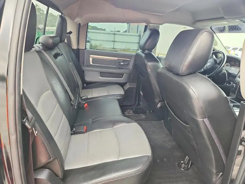 2015 RAM 1500 SLT  