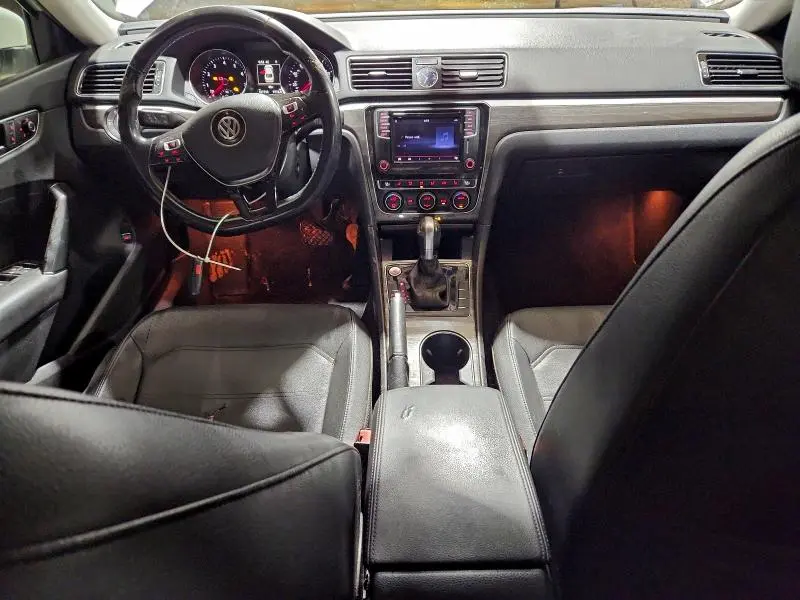 2017 VOLKSWAGEN PASSAT SE  