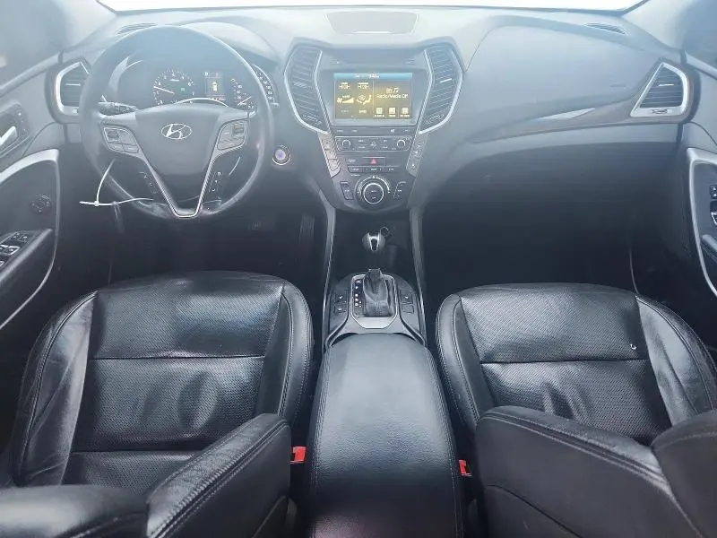 2017 HYUNDAI SANTA FE SE  