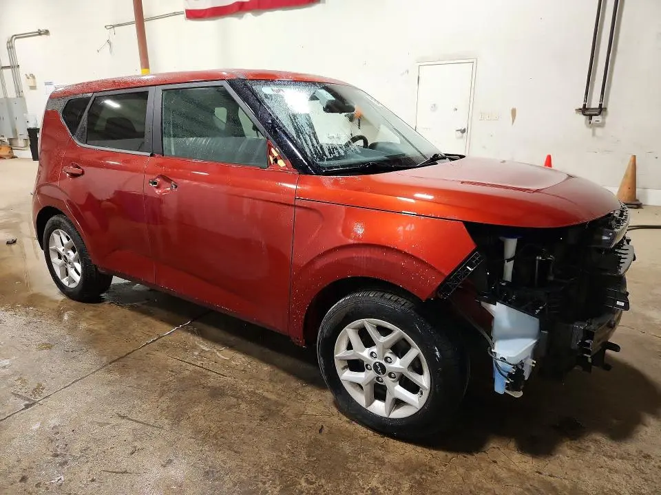 2023 KIA SOUL LX  