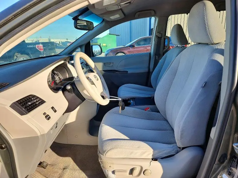 2011 TOYOTA SIENNA LE  