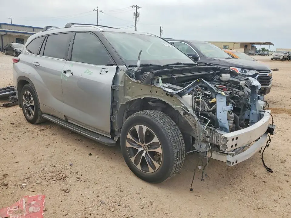 2020 TOYOTA HIGHLANDER XLE  