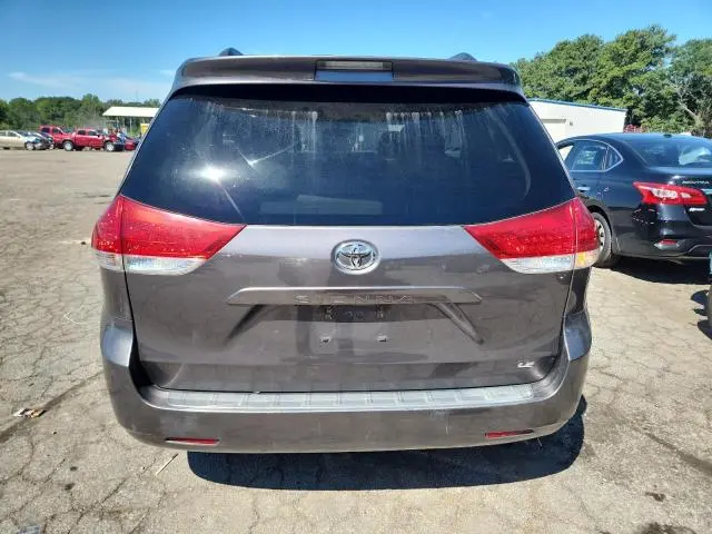 2013 TOYOTA SIENNA LE