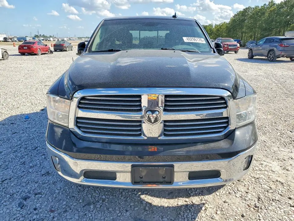 2016 RAM 1500 SLT  