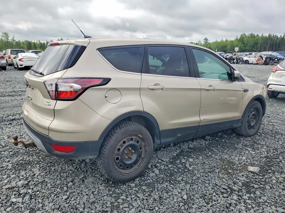 2017 FORD ESCAPE SE  