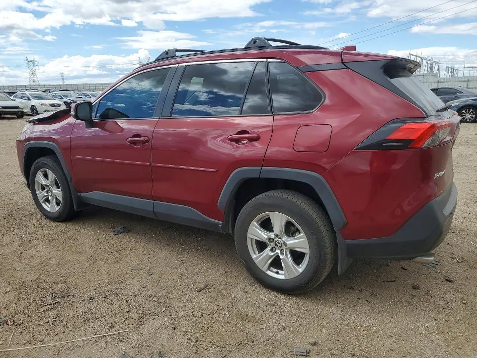 2021 TOYOTA RAV4 XLE  