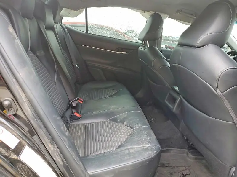 2019 TOYOTA CAMRY SE  