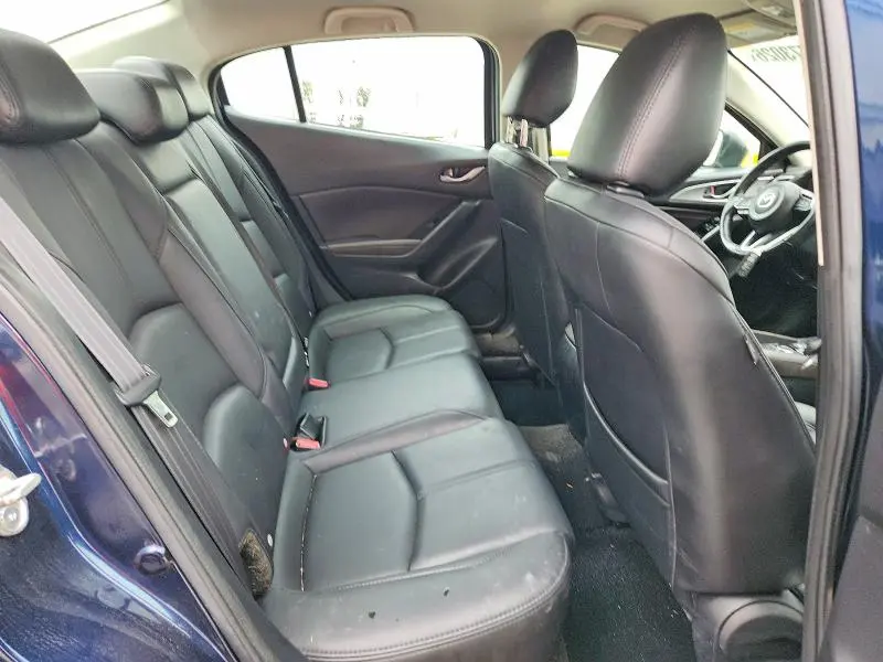 2018 MAZDA 3 TOURING  