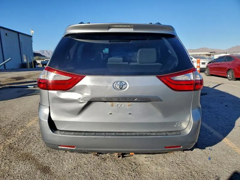 2016 TOYOTA SIENNA LE  