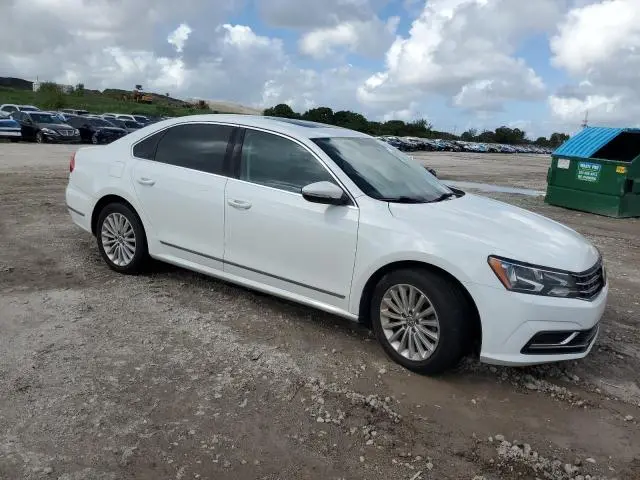 2016 VOLKSWAGEN PASSAT SE  