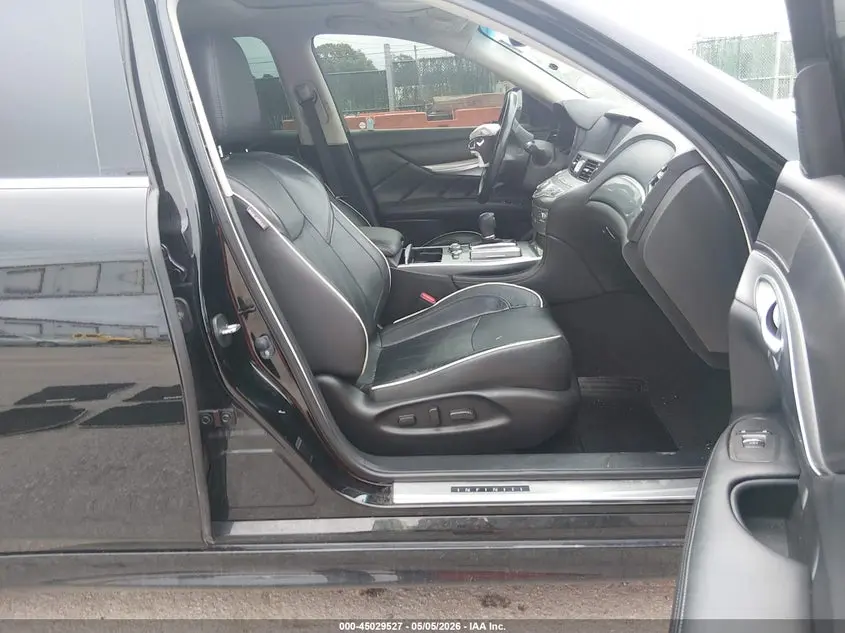 2017 INFINITI Q70 3.7X