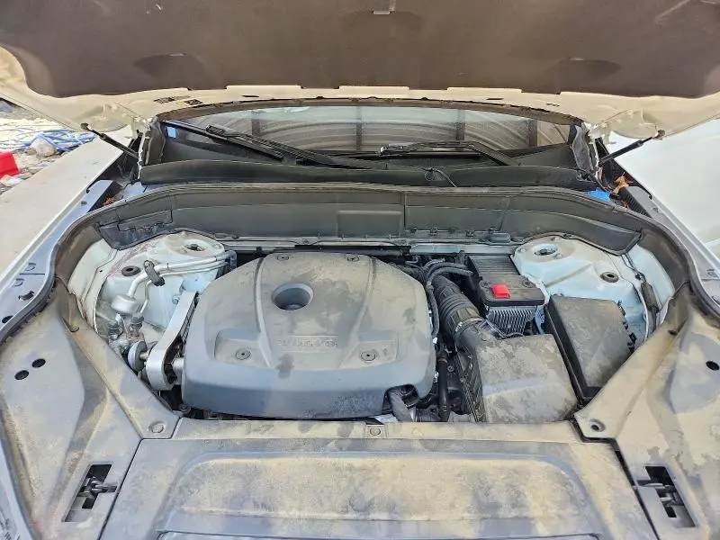 2020 VOLVO XC90 T6 MOMENTUM  