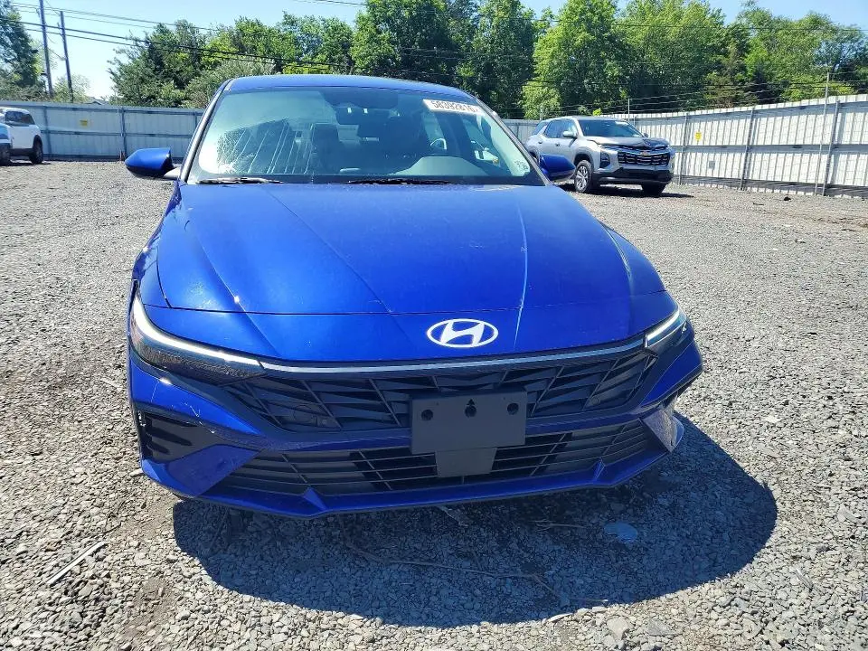 2024 HYUNDAI ELANTRA SEL  