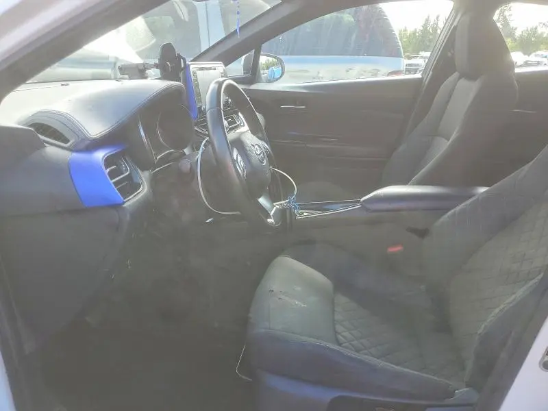 2021 TOYOTA C-HR XLE  