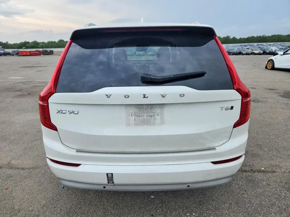 2022 VOLVO XC90 T6 MOMENTUM  