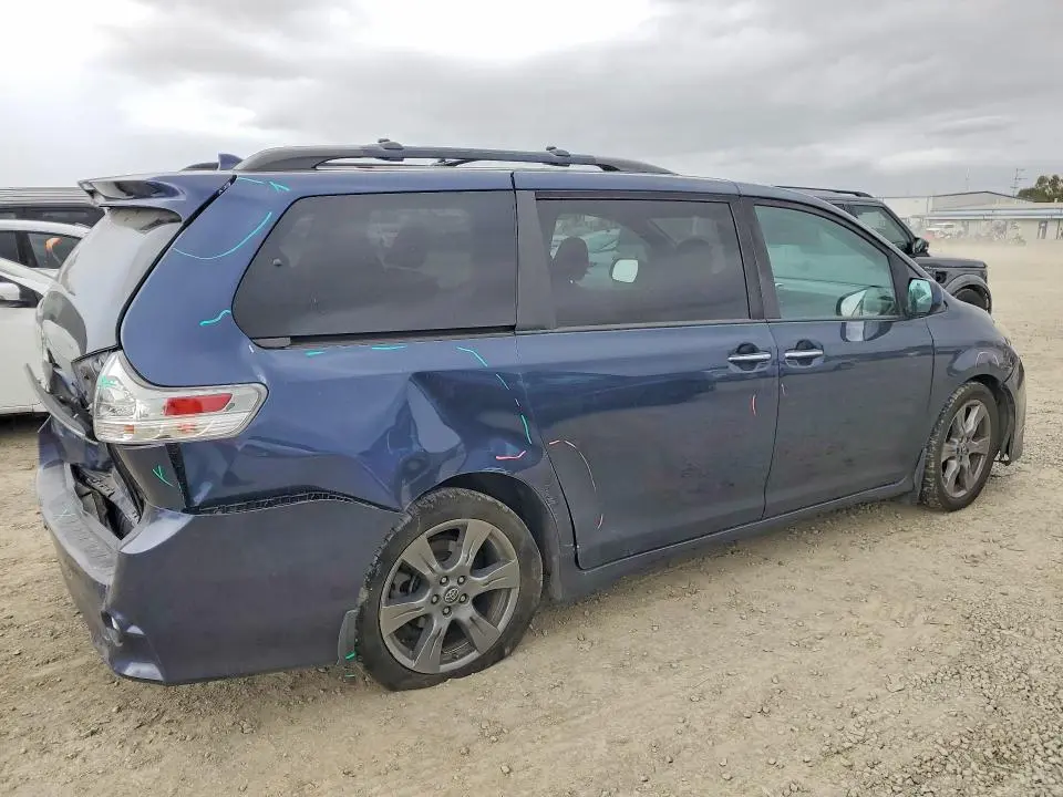 2019 TOYOTA SIENNA SE  