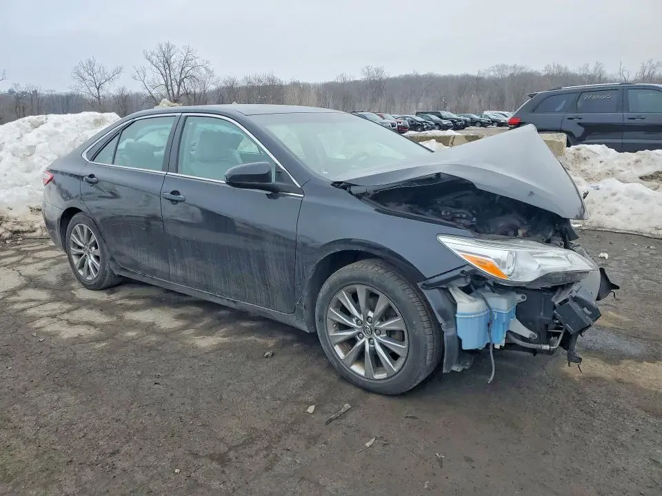 2016 TOYOTA CAMRY XLE  