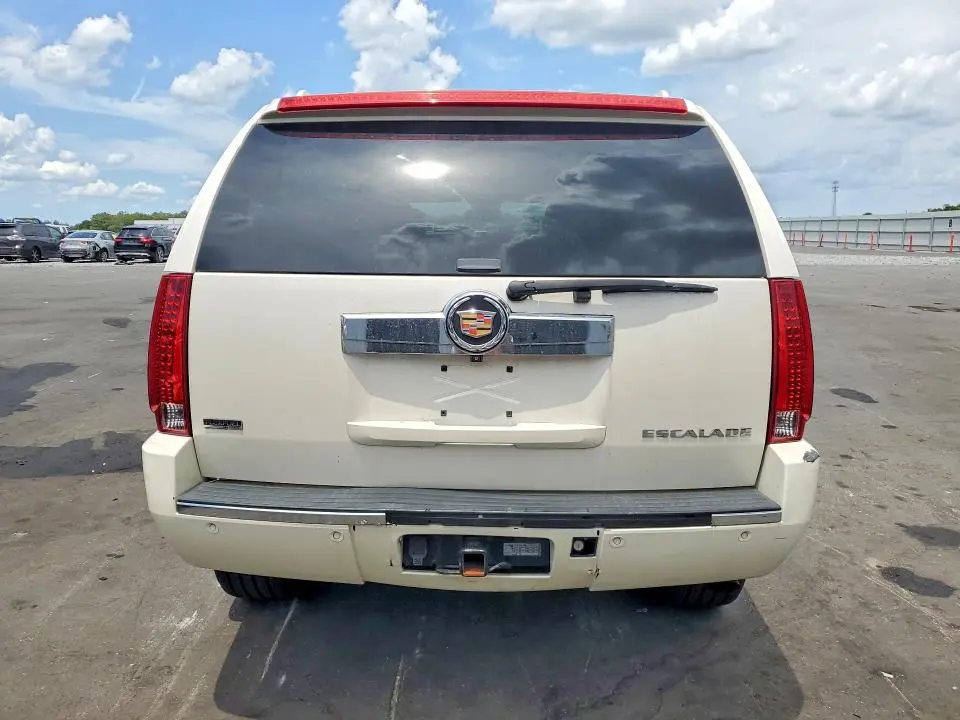 2010 CADILLAC ESCALADE LUXURY  