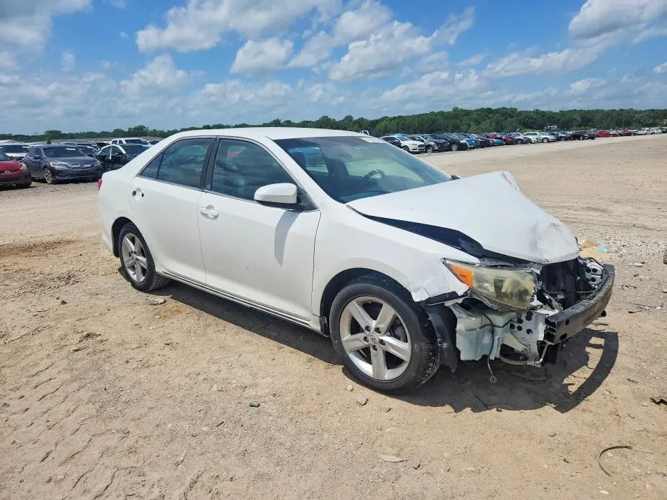 2013 TOYOTA CAMRY SE  