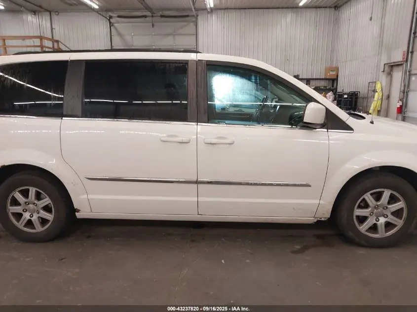 2011 CHRYSLER TOWN & COUNTRY TOURING