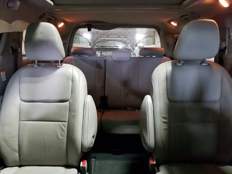 2019 TOYOTA SIENNA LIMITED PREMIUM 7-PASSENGER  