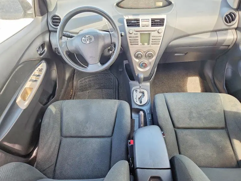 2010 TOYOTA YARIS BASE  