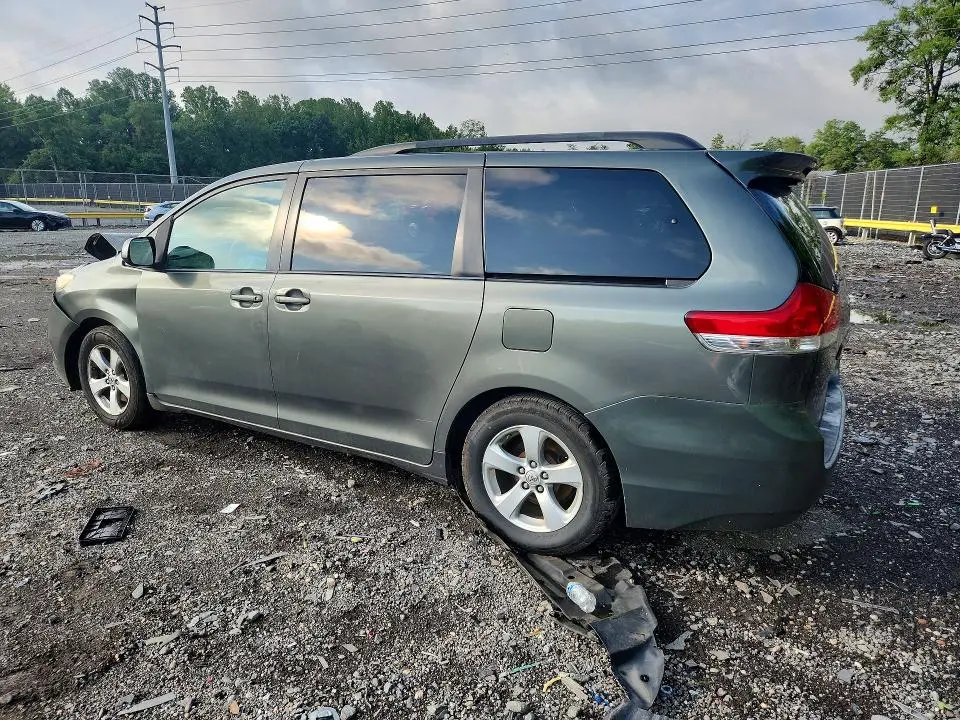 2013 TOYOTA SIENNA LE  