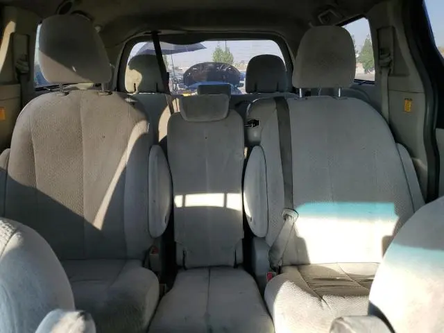 2013 TOYOTA SIENNA LE  