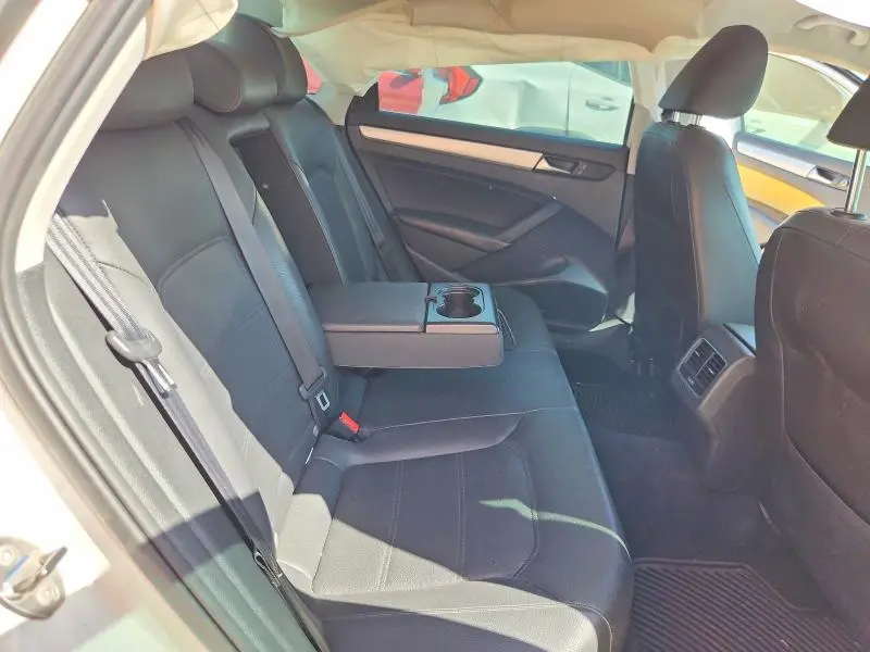 2013 VOLKSWAGEN PASSAT SE  