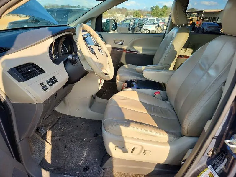 2014 TOYOTA SIENNA XLE 8-PASSENGER  