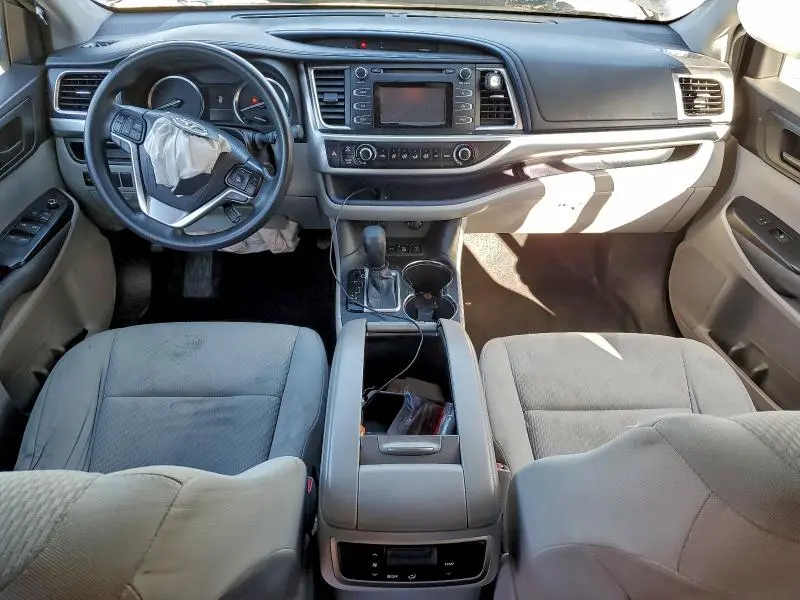 2016 TOYOTA HIGHLANDER LE  