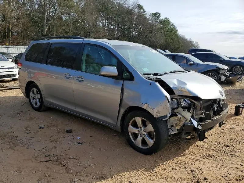 2013 TOYOTA SIENNA LE  