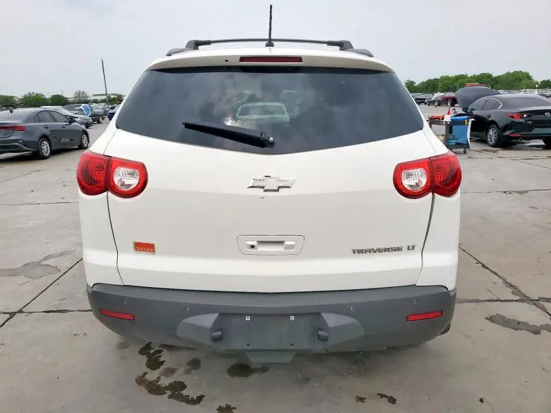 2010 CHEVROLET TRAVERSE LT  
