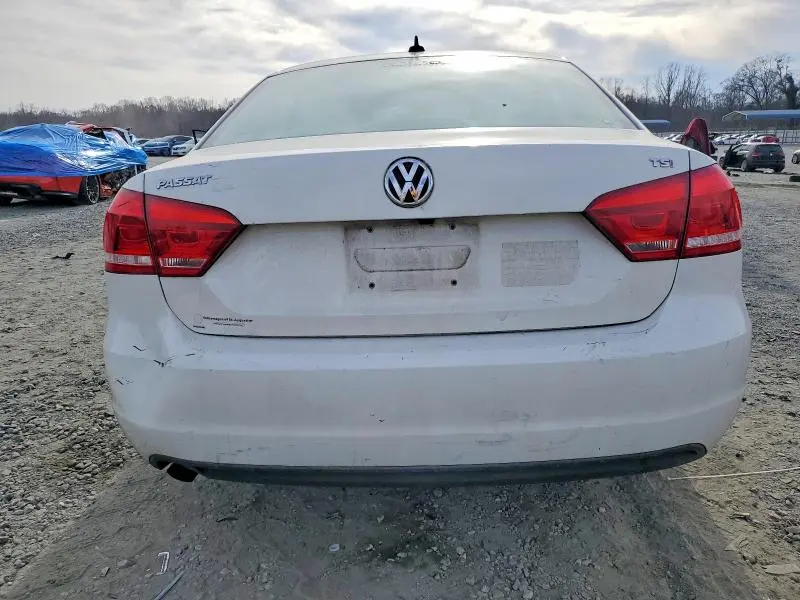2015 VOLKSWAGEN PASSAT S  