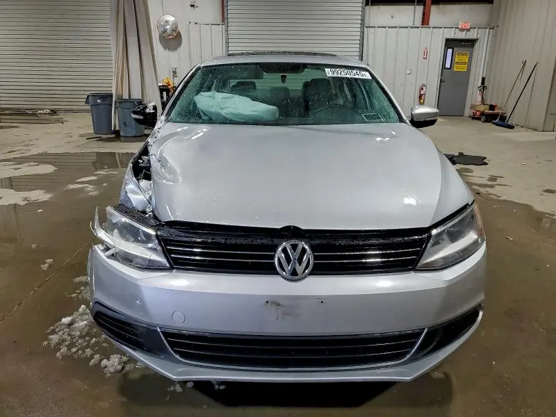 2013 VOLKSWAGEN JETTA SE  