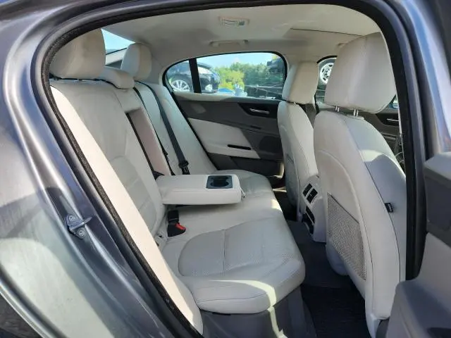 2017 JAGUAR XE PRESTIGE  
