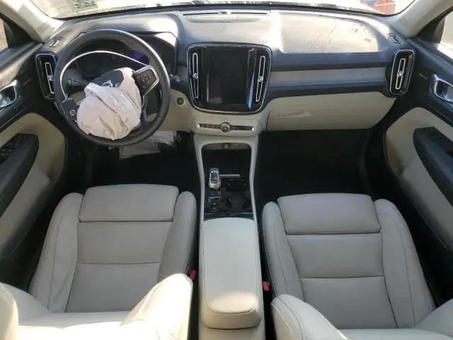 2024 VOLVO XC40 PLUS  