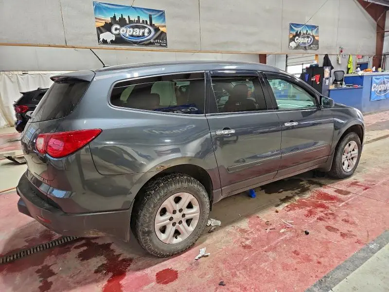 2010 CHEVROLET TRAVERSE LS  