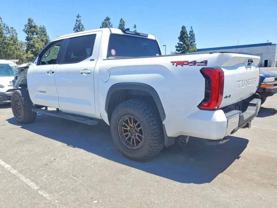 2023 TOYOTA TUNDRA SR5  